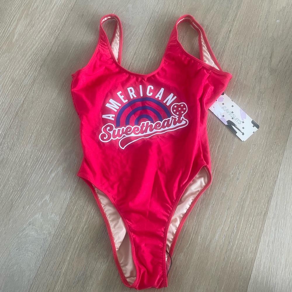 Sweetheart Graphic One-Piece Swimsuit - Red